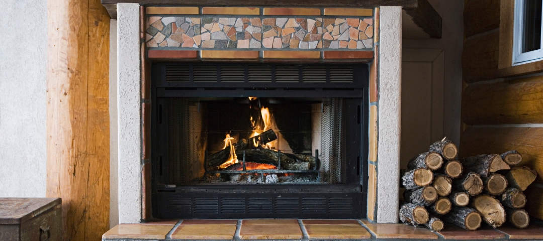 Qué Debes Considerar al Elegir una Chimenea de Leña